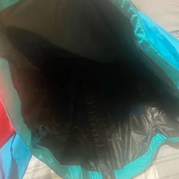 Woman the north face jacket very light for rain and work out. Am selling both - Picture 3 of 12